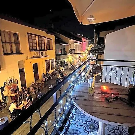 Callisto Pub & Kitchen & Hotel *